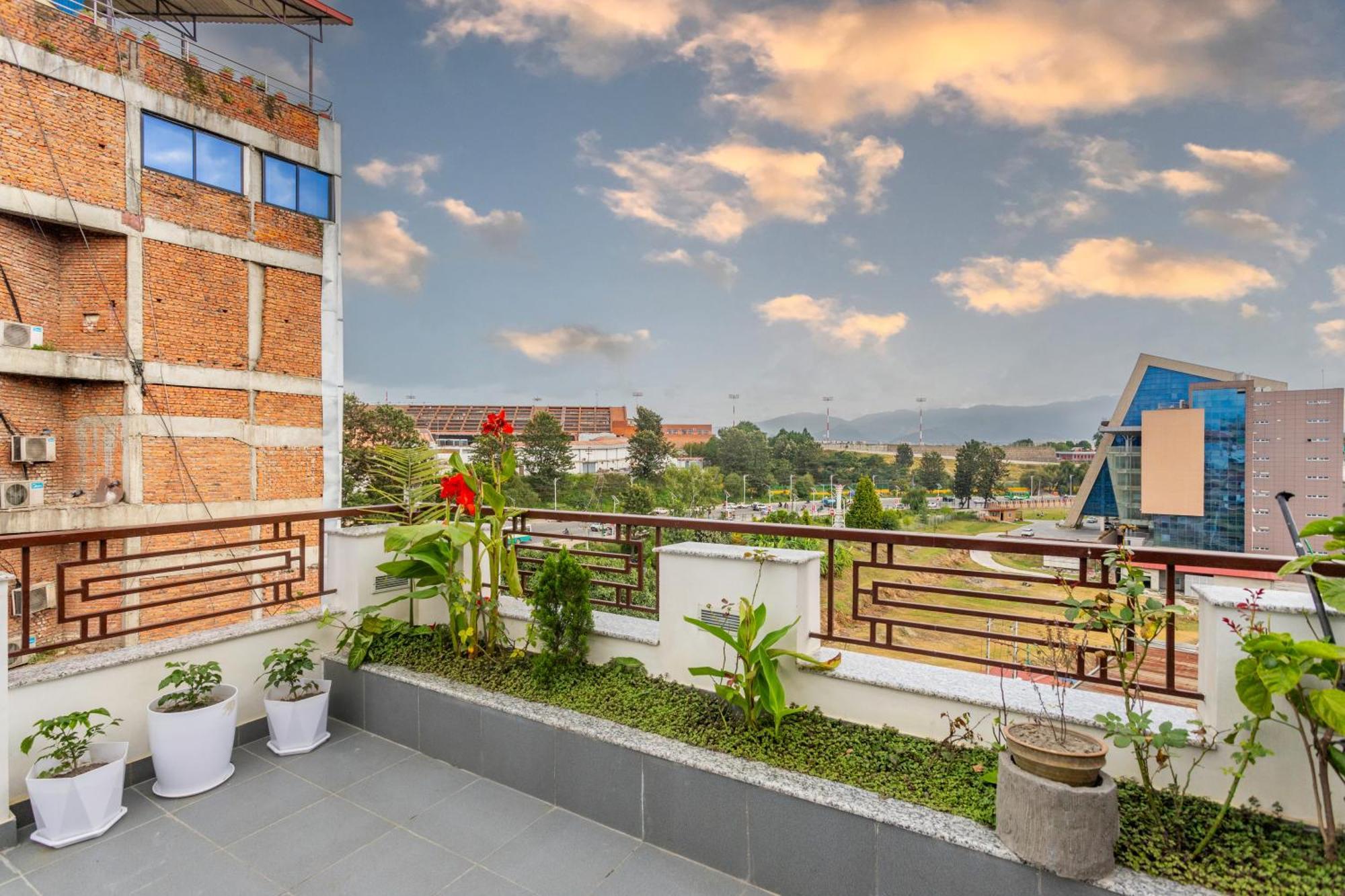 Airport Diana Hotel Катманду Екстериор снимка