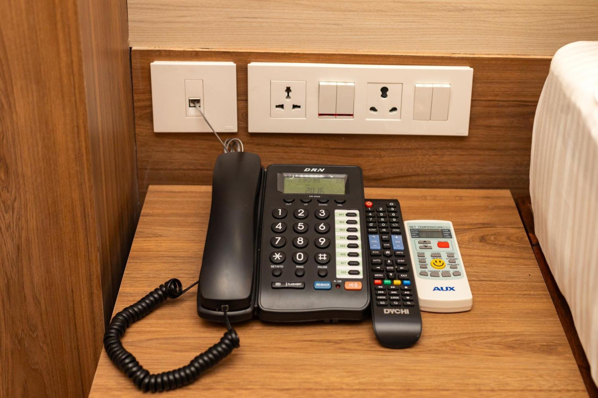 Airport Diana Hotel Катманду Екстериор снимка