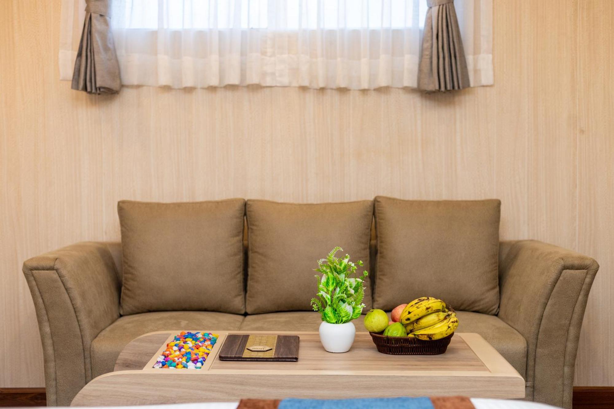 Airport Diana Hotel Катманду Екстериор снимка