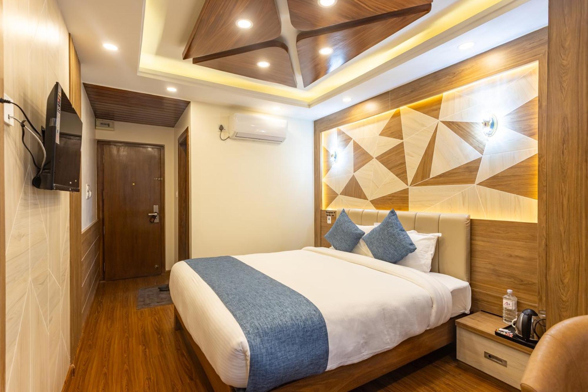 Airport Diana Hotel Катманду Екстериор снимка